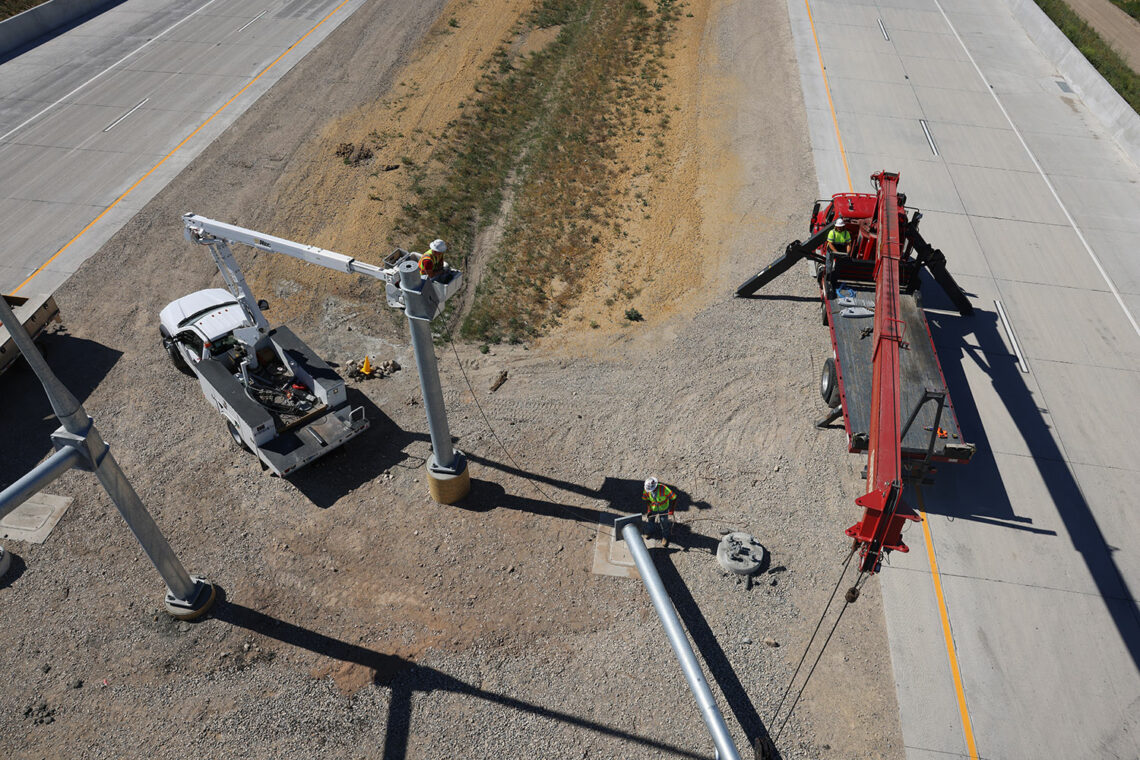 Overhead Signal Mountain View Corridor